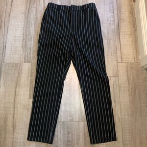 Women’s Garage Cropped Dress pants!